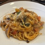 イタリアンの風 うれし野 - 野菜豊富なトマトソースパスタ