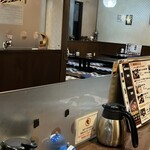 福わ家 - カウンター席と小上がり