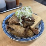 スタンドオオトモ - 今回念願叶って注文できた牛すじ豆腐。味もボリュームも満足！