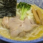 らぁめん 城ヶ崎 - 厚くて大きなチャーシュー♪