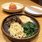 焼肉神威 - ナムル盛り合わせ   