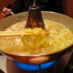 なまらむーちょ - 麺リフト