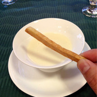 ヴェルデ辻甚 - 冬らしくカブのポタージュ｡グリッシーニみたいなのん､タマネギです
