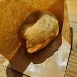 RADICE - 揚げピッツァ。中身は白子とトリュフ