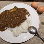キャトルラパン - 青木シェフ特製カレー(2皿目)+生卵