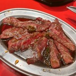 生ハラミと肉刺し 金肉屋 - 
