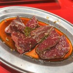生ハラミと肉刺し 金肉屋 - 