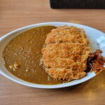 WEST - ロースカツカレー コンビサラダ（1800円）