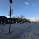 旬魚・鮨の店 あら浜 あすと長町店 - だだっ広い広場にあります。