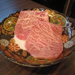 SATOブリアン - サーロイン(奥)、シンシン(モモ、手前)