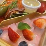 アートホテル 大阪ベイタワー - サラダ&フルーツ杏仁ナタデココ添え