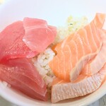 ロピア 町田店 - これこれ‼お友達の2色丼♬10回位は・・おいしーーーーーーーいて叫んでいたゎｗｗｗ