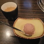 SATOブリアン - デザート(チョコレートのアイスクリーム)とお茶