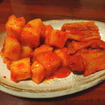 ほりがね炭火焼肉料理店 - キムチの盛り合わせ