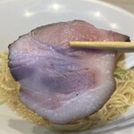 宍道湖しじみ中華蕎麦 琥珀 - 生ハムかと思うほど、しっとりジューシーなレアチャーシュー