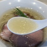 宍道湖しじみ中華蕎麦 琥珀 東京本店 - しじみの旨みが満載のスープ