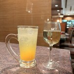 チャンパー - マンゴーサワーとモンスーンバレーワイン白