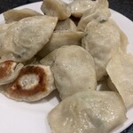 雲龍亭 - 料理写真:焼き餃子