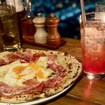 イタリアンバー ボッチャーノ ビア＆ワイン - ビスマルクピッツァ