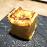スペイン酒場ウニコ - ・バスクチーズケーキ 792円/税込