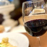 トラットリア チェーロ - グラス赤（モンテプリチャーノ）550円税込み