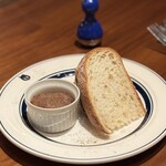 エレゾゲート - お通し(豚のリエット、パン)