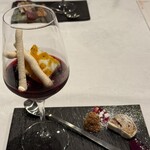 カステロ ヌォーボ - 9皿目
      蜜柑のセミフレッドと苺のスープ。