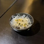 高円寺 ばか同士。 - ■お通し ￥400 自家製ポン酢のマリンパスタ