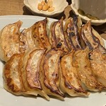 宴神 - 手作り餃子2枚