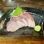 骨付鳥 蘭丸 - オリーブハマチ(960円) プリっとした歯ごたえで脂もしっかり乗って美味しいです