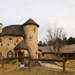さんぽ道 - 右の建物は さんぽ道の第二章 みつばち村 2015年1月OP☆
