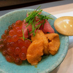 寿司栄 - プチサイズの三色丼にはちゃんとご飯が❗️