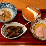 一徹 - 前菜　ナマコの大根おろし和え　バイ貝　自家製唐墨　合鴨とふろふき大根の柚子味噌和え