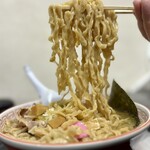 らー麺　Do・Ni・Bo - ビロビロ太麺をリフトUP⤴️