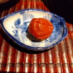 四間道 とりう - 昔ながらの梅干し、しょっぱさが良い