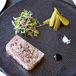 KEI Collection PARIS - PATE DE CAMPAGNE, PORK CHICKEN CORNICHON, FRAMBOISE VINEGAR SAUCE  パテドカンパーニュ富山県産 放牧豚　1700円