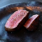 KEI Collection PARIS - GRILLED WAGYU FILLET "OTAGYU KIWAMI"
      兵庫県産 太田牛極フィレ100g～15500円。PONZU, WASABI, SPICY MISO, YUZUKOSHO