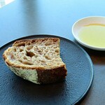 KEI Collection PARIS - ビーバーブレッド。イタリア産オリーブオイル。