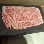 しゃぶしゃぶれたす - 黒毛和牛サーロインのしゃぶしゃぶ肉の3皿目・その1です。
