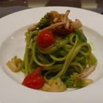 ブルガリ イル・カフェ - 2014年12月　ブロッコリーロマネスクとイカ　ミニトマトのリングイネ