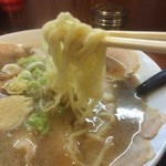 盛来軒 - チャーシュー麺（大盛）（麺持ち上げ）