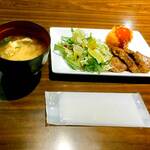 北極星 - サラダとお味噌汁