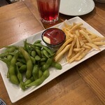 ミジンコ食堂 - 前菜2種盛り合わせ（枝豆とフライドポテト）