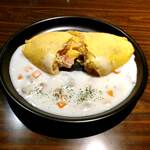 北極星 - 「クラムチャウダーオムライス」をスプーンで割ったらベーコンが顔をだして