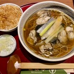 近江家 - 牡蠣蕎麦 揚げ玉サービスライス