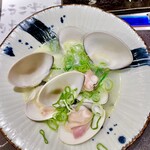 すしと串カツ酒場 うおみ - 蛤の酒蒸し