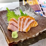 すしと串カツ酒場 うおみ - サーモンのお刺身