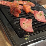 焼肉酒場 肉笑 - 