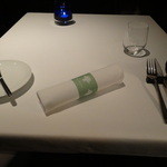 タテル ヨシノ ビズ  - テーブルセッティング　以前よりシンプルになりました