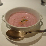 タテル ヨシノ ビズ  - 赤蕪のポタージュ